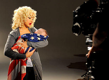 Christina Aguilera, alaturi de Max, Foto: eonline.com