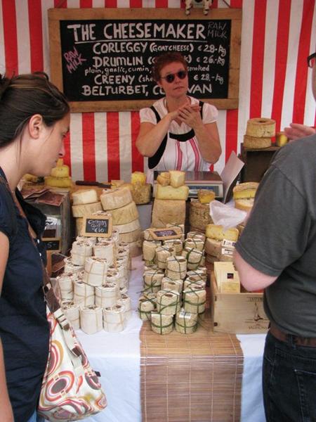 Standul de produse lactate, Foto: Hotnews