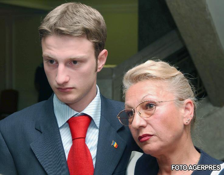 Andrei Tinu (fost Iucinu) si mama sa, Emilia Iucinu, Foto: AGERPRES