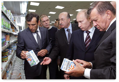 Putin, verificand preturile, Foto: www.premier.gov.ru