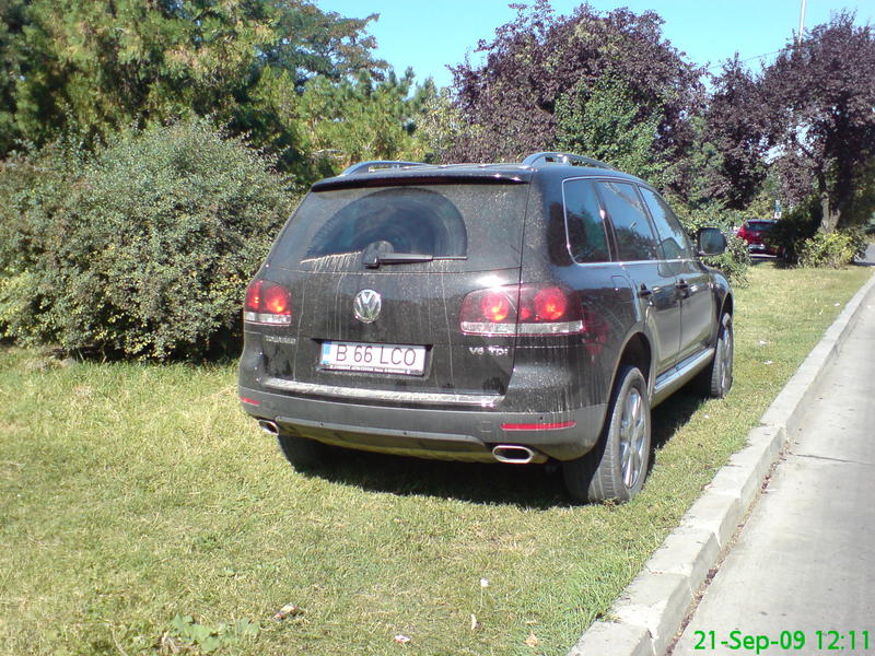 Masina parcata pe spatiul verde, Foto: USER UPLOADED