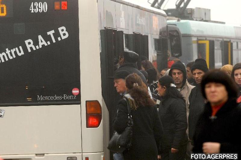 Autobuz aglomerat, Foto: Agerpres