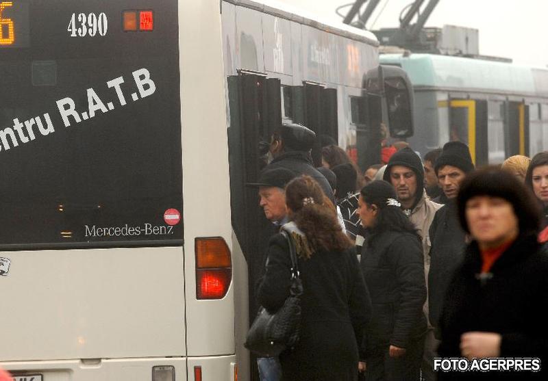 Autobuz aglomerat, Foto: Agerpres