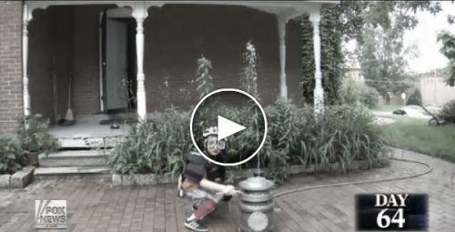 Charlie in timpul demonstratiei, Foto: Captura Youtube.com