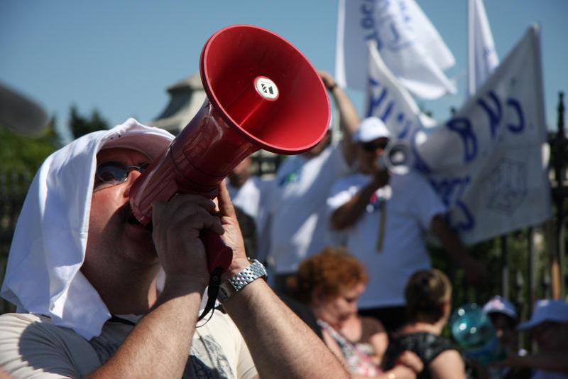 Sindicalisti in fata Parlamentului, Foto: Dan Popescu
