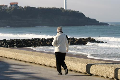 Organismul produce vitamina D prin expunere la razele soarelui, Foto: PhotoExpress