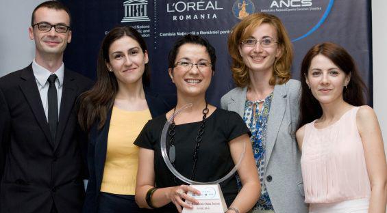 Dr. Ruxandra Jurcut (centru) , Foto: Unesco LOreal