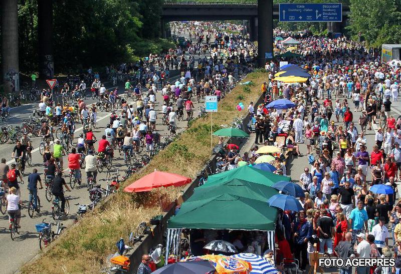 Petrecere pe autobahn, Foto: Agerpres