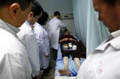 Pe patul de spital, Foto: Reuters