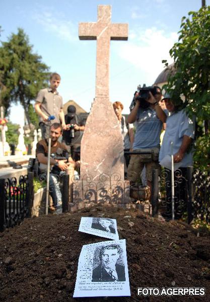 Sotii Ceausescu au fost deshumati, Foto: Agerpres
