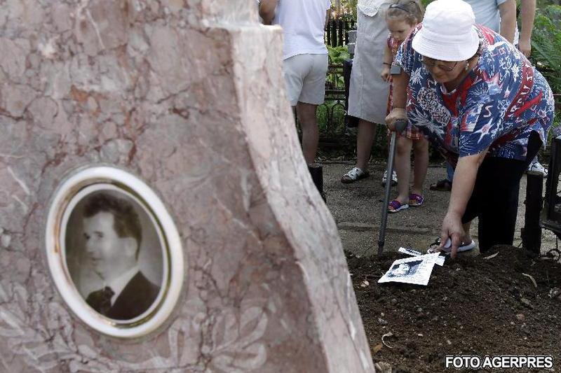 Sotii Ceausescu au fost deshumati, Foto: Agerpres