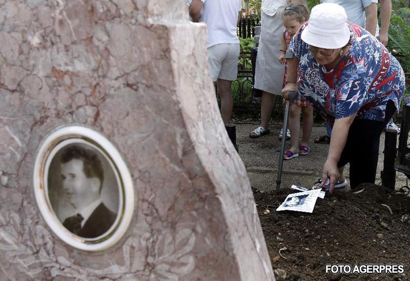 Sotii Ceausescu au fost deshumati, Foto: Agerpres