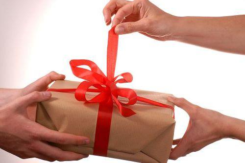 Barbatii si cadourile, Foto: Captura Youtube.com