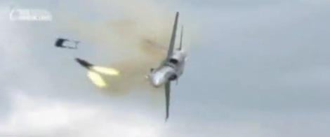 Pilotul s-a salvat, Foto: Captura LiveLeak