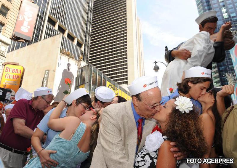Saruturi in Times Square, Foto: Agerpres