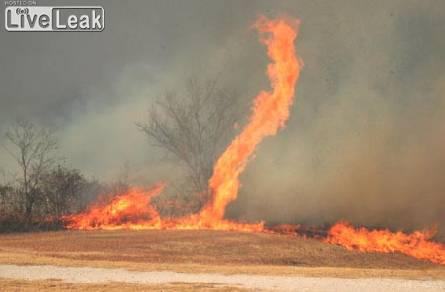 Tornada de foc, Foto: Captura LiveLeak
