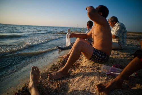 La o votca pe litoralul kazah, Foto: Mircea Struteanu