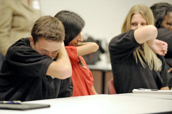 Minimizeaza raspindirea virusilor atunci cand stranuti sau tusesti, Foto: Reuters