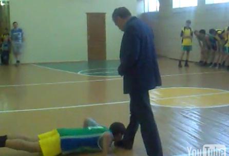 "Disciplina" cu forta, Foto: Captura Youtube.com