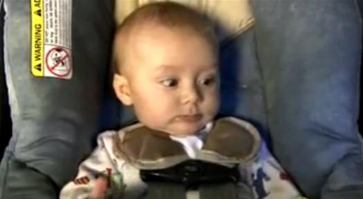 Copil in car seat, Foto: youtube.com