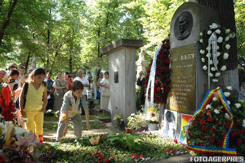 Mormantul lui Mihai Eminescu din Cimitirul Bellu, Foto: AGERPRES