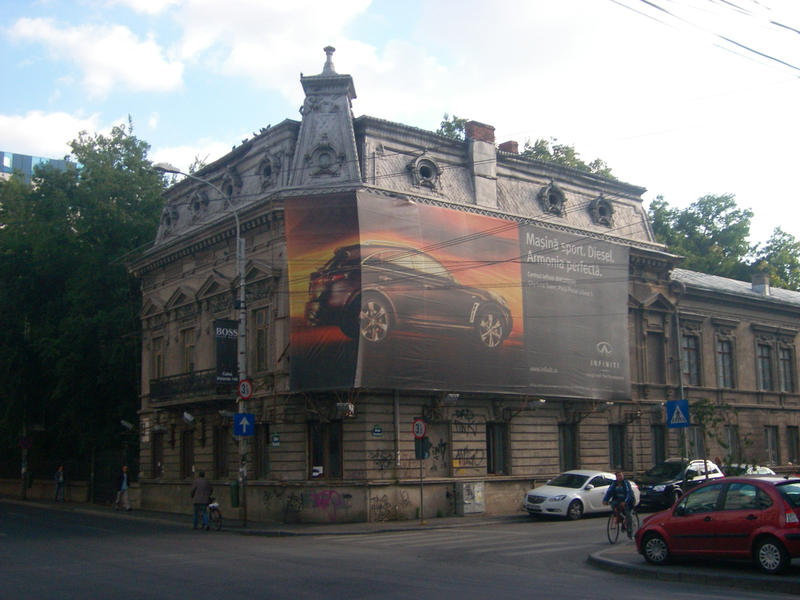 Panoul ilegal de pe Calea Victoriei 151, Foto: Hotnews