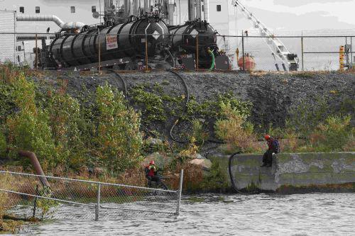 Scurgere de combustibil intr-un rau din Montreal, Foto: Reuters