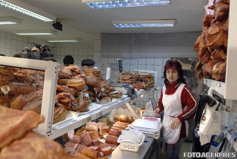 Carnea, unul dintre cele mai cautate produse in magazine, Foto: Agerpres