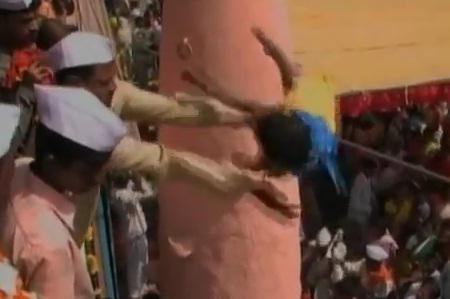 Ritualul dureaza de secole, Foto: Captura CBS