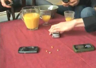 Popcorn cu telefoane mobile, Foto: Captura Youtube.com
