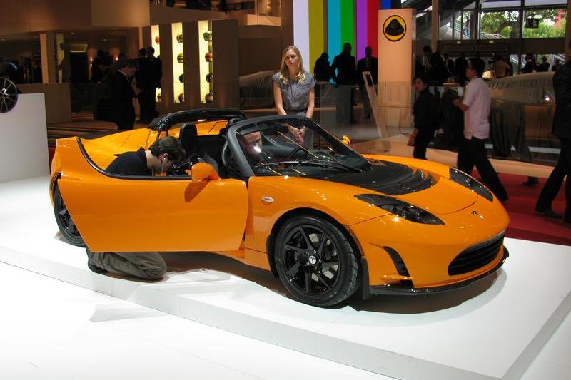 Tesla Roadster 100% electric are 340 km autonomie si ajunge in 3,7 secunde de la 0, la 100 km/h, Foto: Hotnews