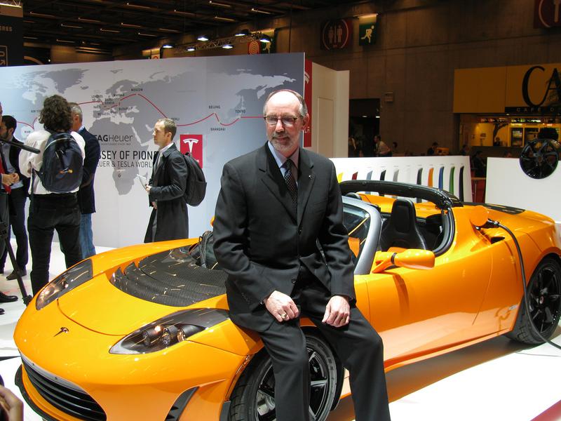 George Blankenship langa o Tesla Roadster, Foto: Hotnews