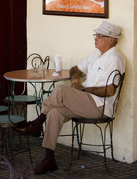 cubanez imbracat cu camasa guayabera, Foto: Reuters