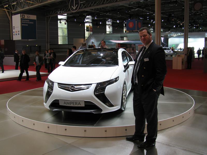 Enno Fuchs langa Opel Ampera, Foto: Hotnews
