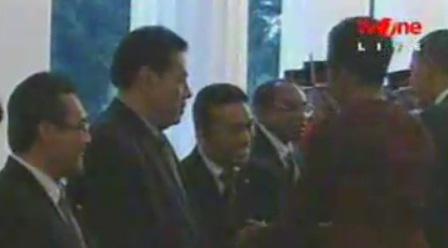 Un gest controversat, Foto: Captura Youtube.com