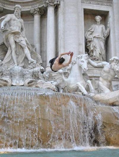 "Attila Hunul", sarind in Fontana di Trevi, Foto: Agerpres/EPA