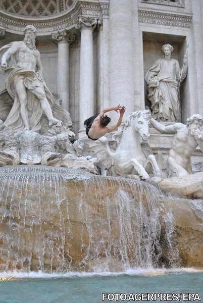 "Attila Hunul", sarind in Fontana di Trevi, Foto: Agerpres/EPA