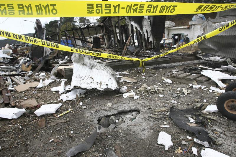 Case distruse pe insula Yeonpyeong, Foto: Reuters