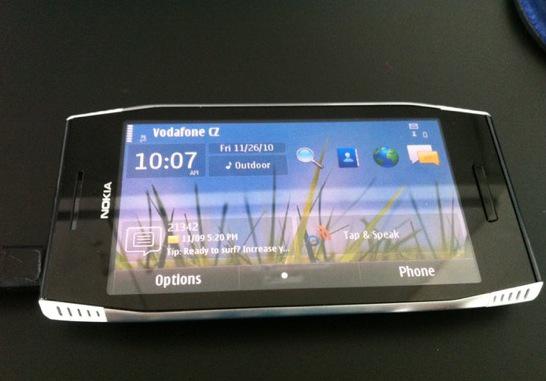 Nokia X7-00, Foto: Engadget.com