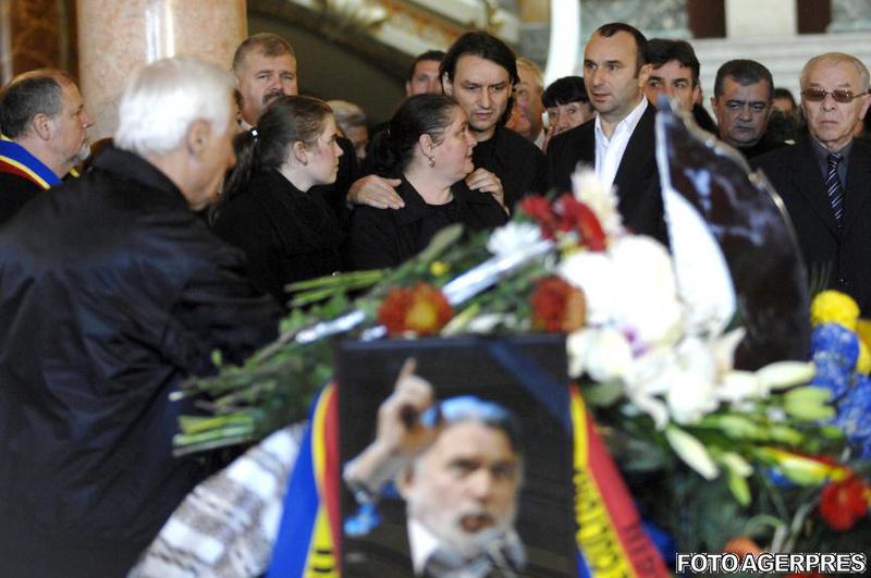 Funeraliile poetului Adrian Paunescu, Foto: Agerpres