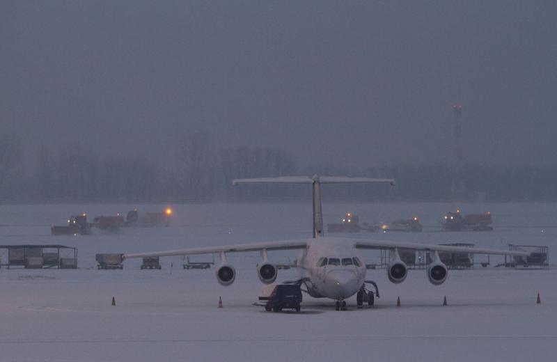 Ninsorile inchid aeroporturile din Europa, Foto: Reuters