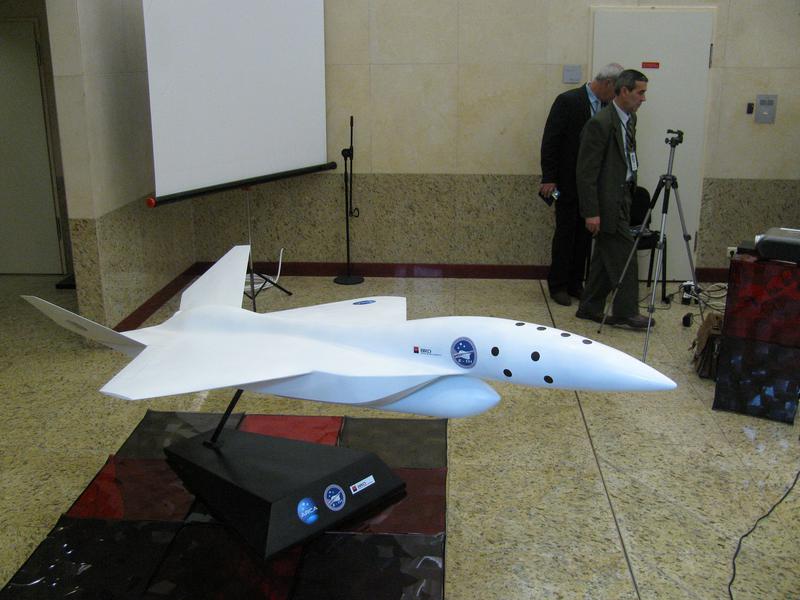 Macheta primului avion supersonic romanesc, Foto: Hotnews