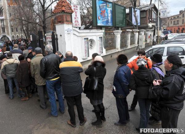 Statul la coada, Foto: Agerpres