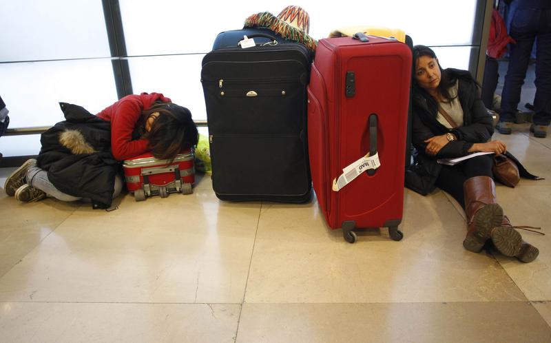 Pasageri blocati pe aeroportul Barajas din Madrid, Foto: Reuters