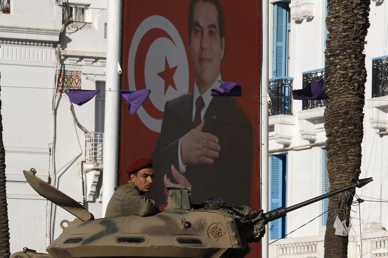 Armata incearca sa restabileasca ordinea in Tunisia, dupa inlaturarea presedintelui Ben Ali, Foto: Reuters