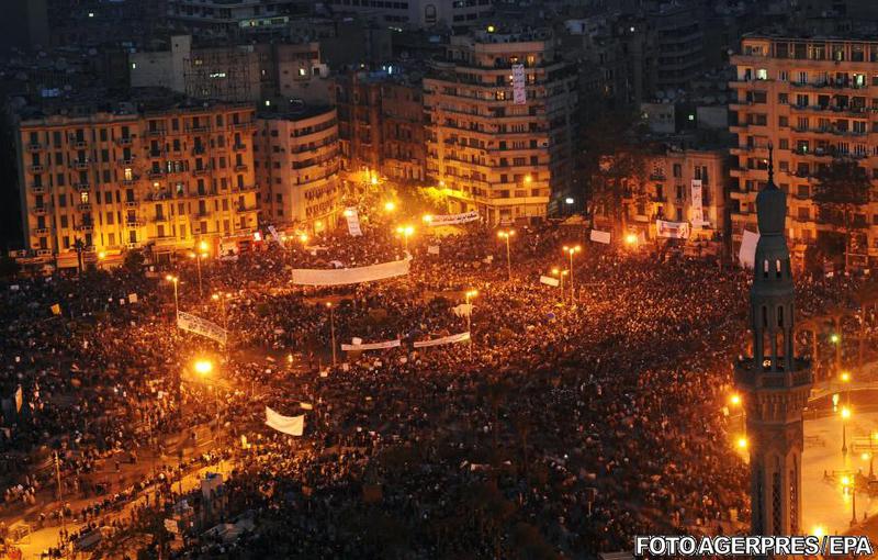 Un milion de egipteni protesteaza la Cairo si dupa lasarea intunericului, Foto: AGERPRES