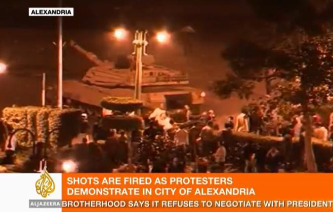 Tancul armatei egiptene parasind scena confruntarii din Alexandria, Foto: Captura Al Jazeera