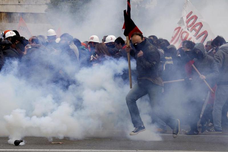 Fortele de ordine folosesc gaze lacrimogene impotriva protestatarilor, Foto: Reuters