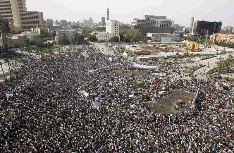 Zeci de mii de egiptenii s-au rugat vineri in Piata Tahrir, Foto: Reuters