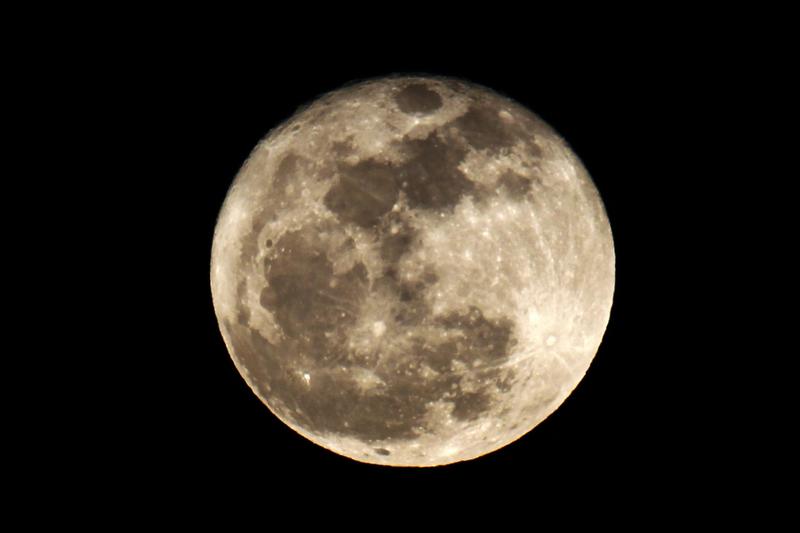 Luna, sursa de scenarii demne de filmele SF, Foto: Reuters